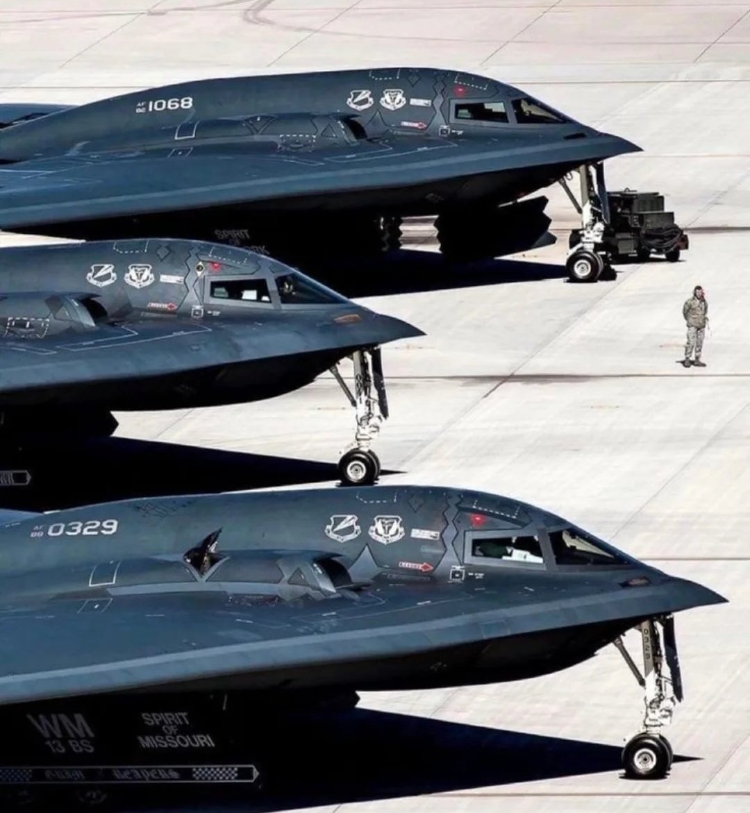 BLackgold_5's tweet photo. Describe in one word
B-2 spirit https://t.co/QAqACbMoTl