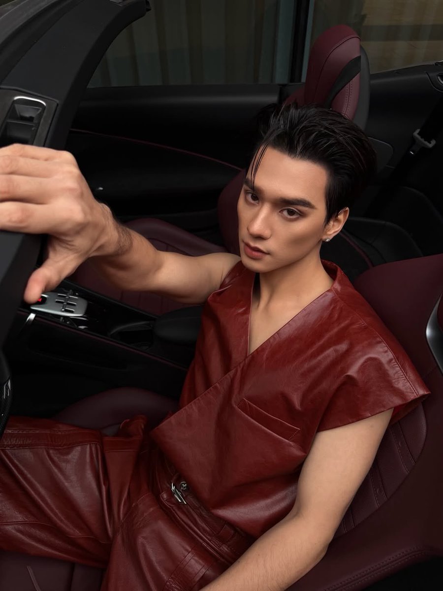 Keng Harit steps into his first solo fashion show with Ferrari. 🔥🏎️ #KengHarit #Ferrari #FashionShow