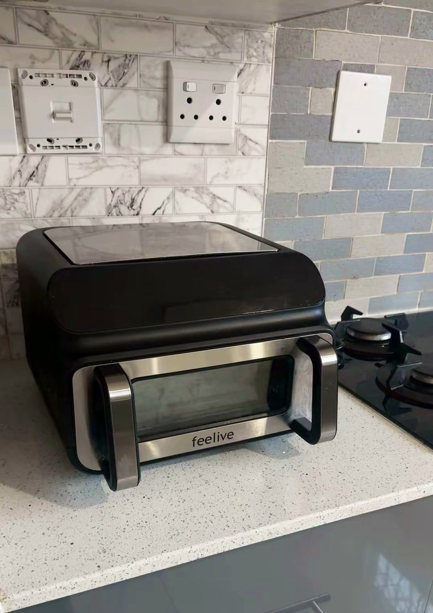 Raesetja123's tweet photo. This is how I’ve been cleaning my air fryer all these years , the same one on my pinned tweet.  These products from @WOOLWORTHS_SA  ae shame 💯🙌🏽 https://t.co/QRzqpUPsPf