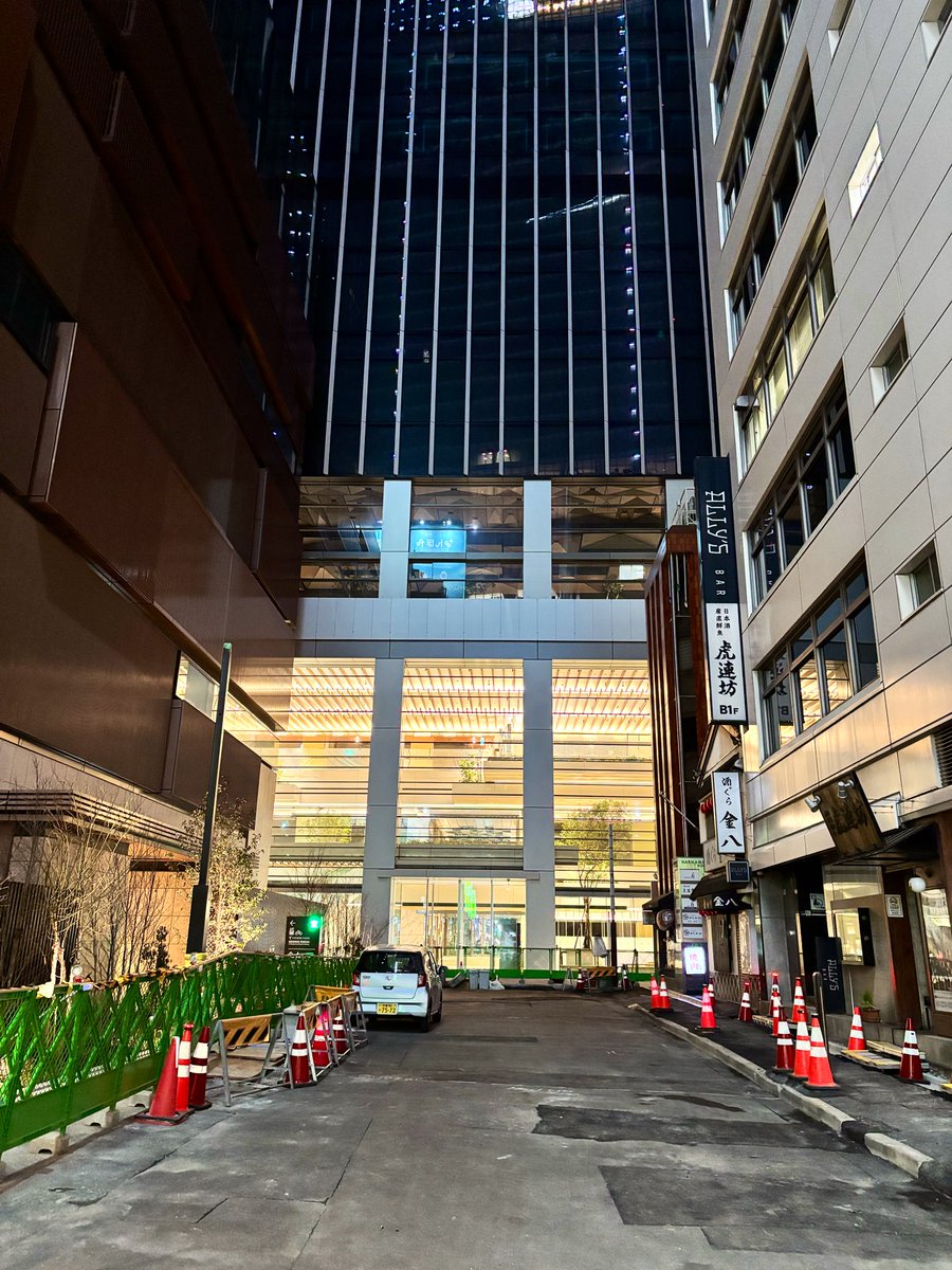 ttknblmn2's tweet photo. ちょっくらお散歩
#TOFROM #中央区 #八重洲 https://t.co/jGJeKSSSA5
