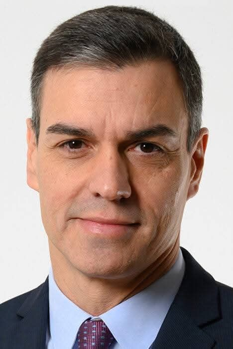 Costui è Pedro Sanchez, in poco più di 8 anni ha portato la Spagna ad essere la numero 1 in Europa in termini di crescita, il PIL spagnolo a +3.5% (Italia 0.2%) spaccando il muro dei 1.600 miliardi di euro. Ha abbassato il debito pubblico fino al 99% (Italia +140%). Ha approvato