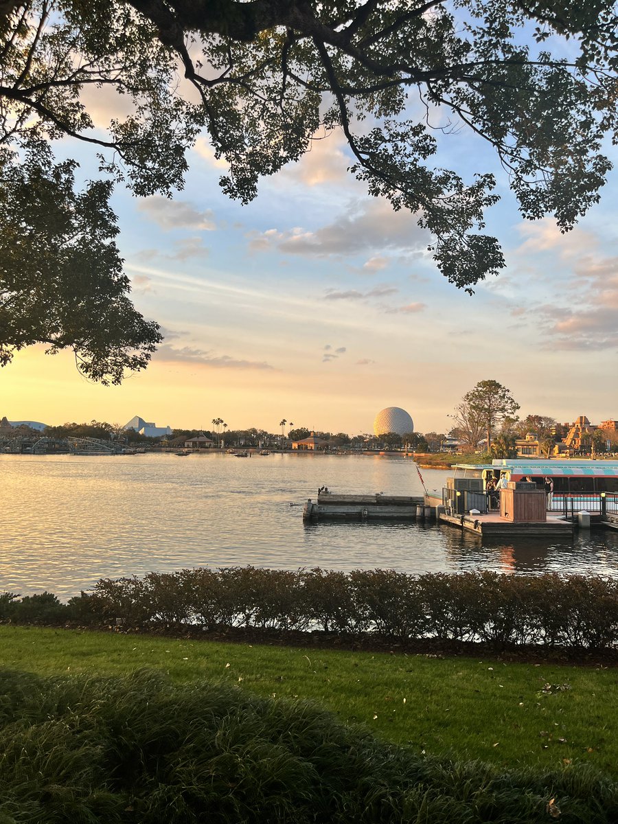 smulh76's tweet photo. Excellent few days in Orlando with the great &amp; the good @RxSense https://t.co/ApeGwhFXlq
