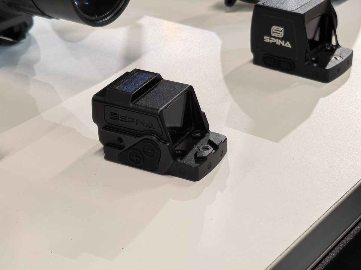 The new product currently on display at the exhibition is the RMSc footprint red dot scope, which can be paired with a transparent cover in front.