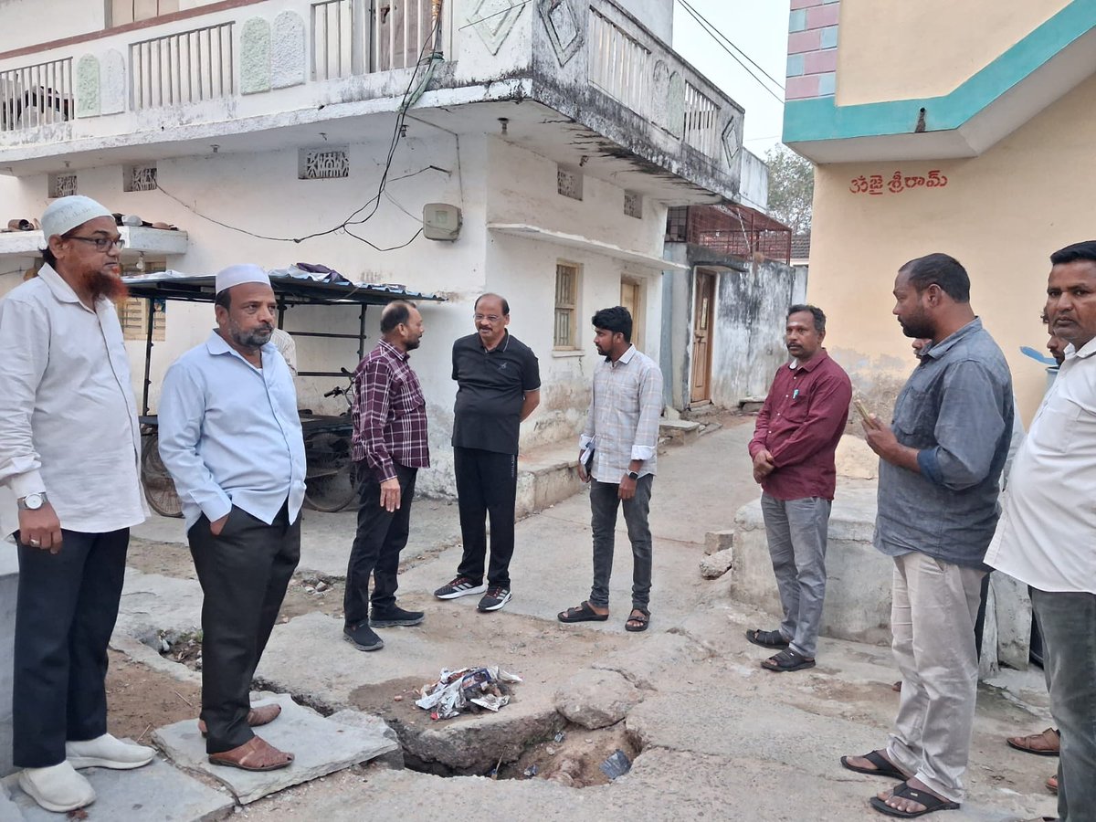 MC_Mahabubnagar's tweet photo. @MC_Mahabubnagar - P. Ramanjula Reddy Garu, inspected Division 50 of Mahbubnagar Municipal Corporation reflects our shared responsibility toward a cleaner, healthier city this morning.

💫 The active participation of the Corporator, AE, TPBO, SI, and dedicated staff highlights strong teamwork & commitment at the ground level. 

💫Strengthening monitoring and accountability but also motivate field staff to maintain high #sanitation standards. Together, with coordination, vigilance, and public cooperation, we move one step closer to #sustainable urban cleanliness and improved quality of life for all citizens.
#SanitationInspection #CleanMahbubnagar #Division50 #SwachhBharatMission #UrbanCleanliness @RoopaMishra77 @SwachhBharatGov @palamuru @tksreedevi
@cdmatelangana @tgmepma @Collector_MBNR
@ACLB_MBNR @SBMU_Telangana @ecowarriorind