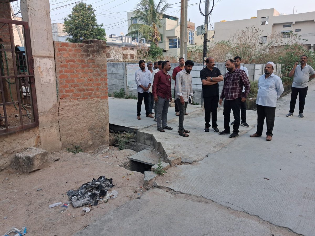 MC_Mahabubnagar's tweet photo. @MC_Mahabubnagar - P. Ramanjula Reddy Garu, inspected Division 50 of Mahbubnagar Municipal Corporation reflects our shared responsibility toward a cleaner, healthier city this morning.

💫 The active participation of the Corporator, AE, TPBO, SI, and dedicated staff highlights strong teamwork & commitment at the ground level. 

💫Strengthening monitoring and accountability but also motivate field staff to maintain high #sanitation standards. Together, with coordination, vigilance, and public cooperation, we move one step closer to #sustainable urban cleanliness and improved quality of life for all citizens.
#SanitationInspection #CleanMahbubnagar #Division50 #SwachhBharatMission #UrbanCleanliness @RoopaMishra77 @SwachhBharatGov @palamuru @tksreedevi
@cdmatelangana @tgmepma @Collector_MBNR
@ACLB_MBNR @SBMU_Telangana @ecowarriorind