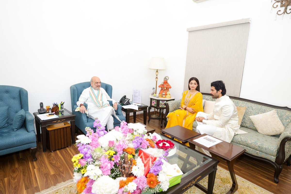iamRashmika's tweet photo. Had the honour of meeting the Honourable Home Minister @AmitShah sir 🤍
Grateful for the beautiful Ganesh idol that now has a special place in our home ❤️✨ https://t.co/Rpi33v5YEk