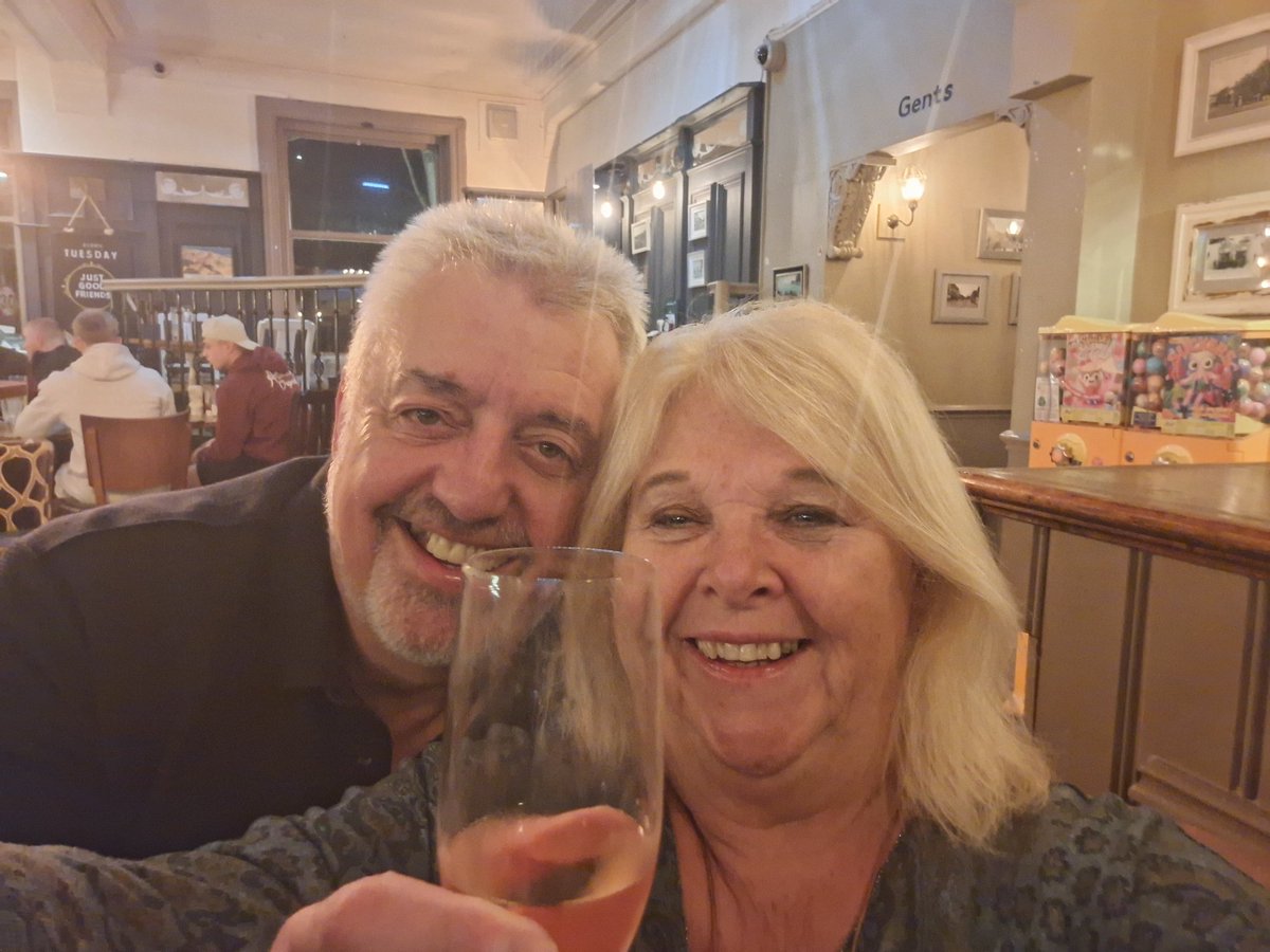 coombes_angie's tweet image. Lovely night out last night with friends &amp;amp; Dexter 🐕 to start of my unbirthday #leapyear