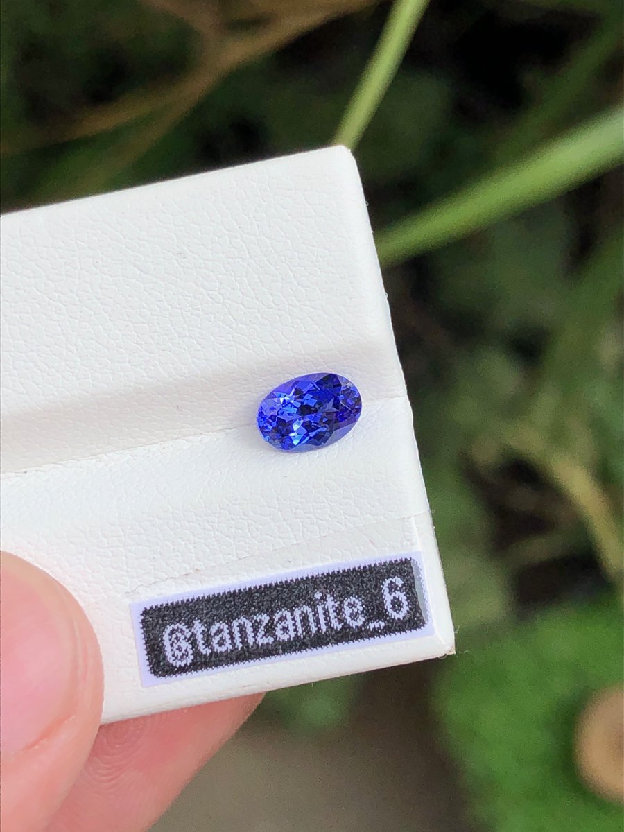 天然タンザナイト ゴージャスなAA+/AAAカラー オーバルカット 重量