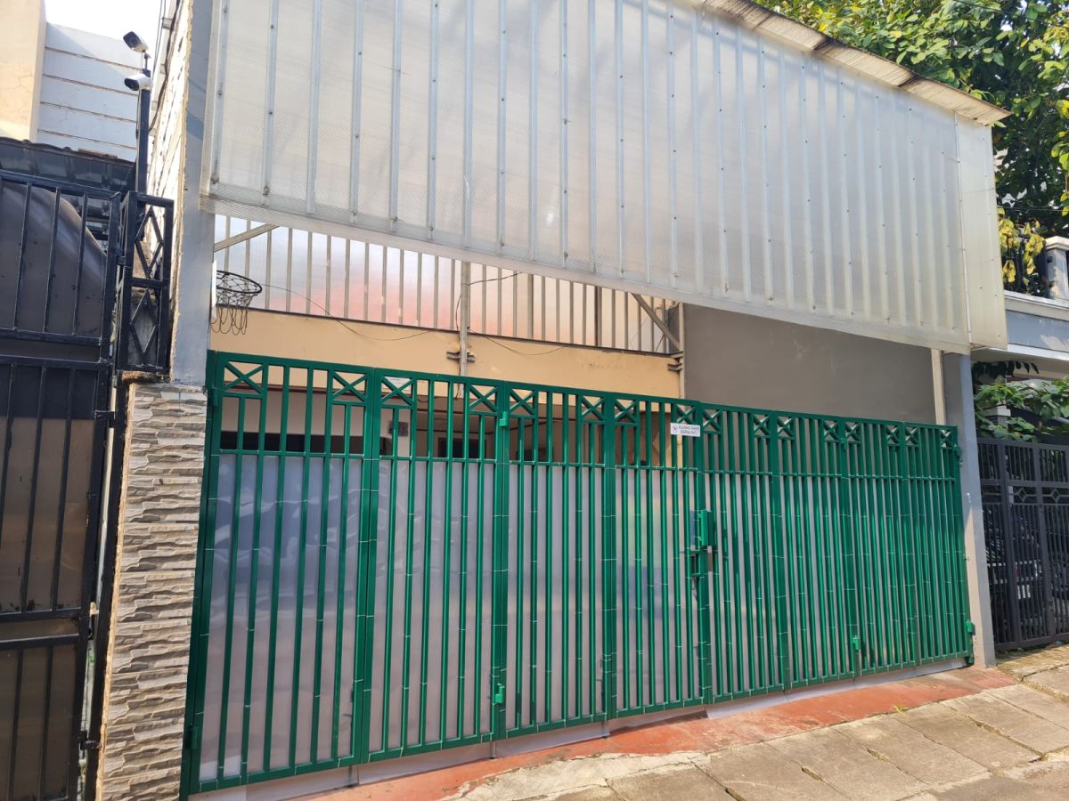 onlineproperti's tweet photo. #Sewa #Rumah Luas dan Strategis di Pulo Gadung #Jakarta #JakartaTimur

**0811-8000-242**

https://t.co/Lo0nK9AIEs https://t.co/xuHk06DEzH