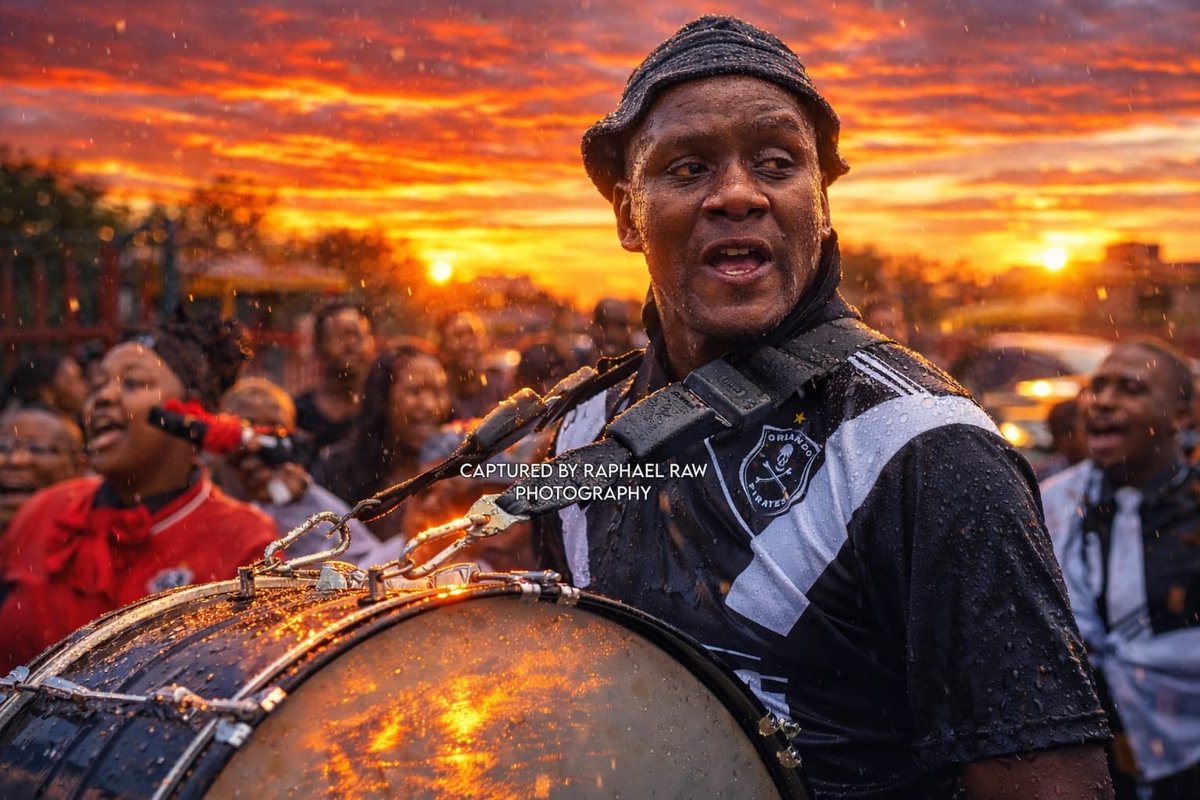 pops_mpendulo's tweet photo. Match day ☠️☠️☠️ #OnceAlways #sowetoderby https://t.co/YndZ2XtWnc