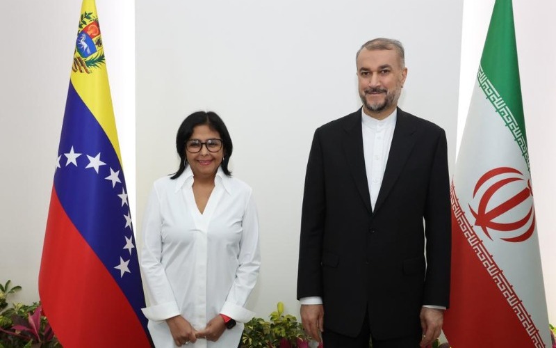 Delcy Rodríguez debería ordenar el apoyo inmediato a los aliados y hermanos del chavismo de Irán, país al que ha ido varias veces y con el que ha estrechado relaciones políticas, económicas, petroleras, armamentísticas, de inteligencia y seguridad mutua.