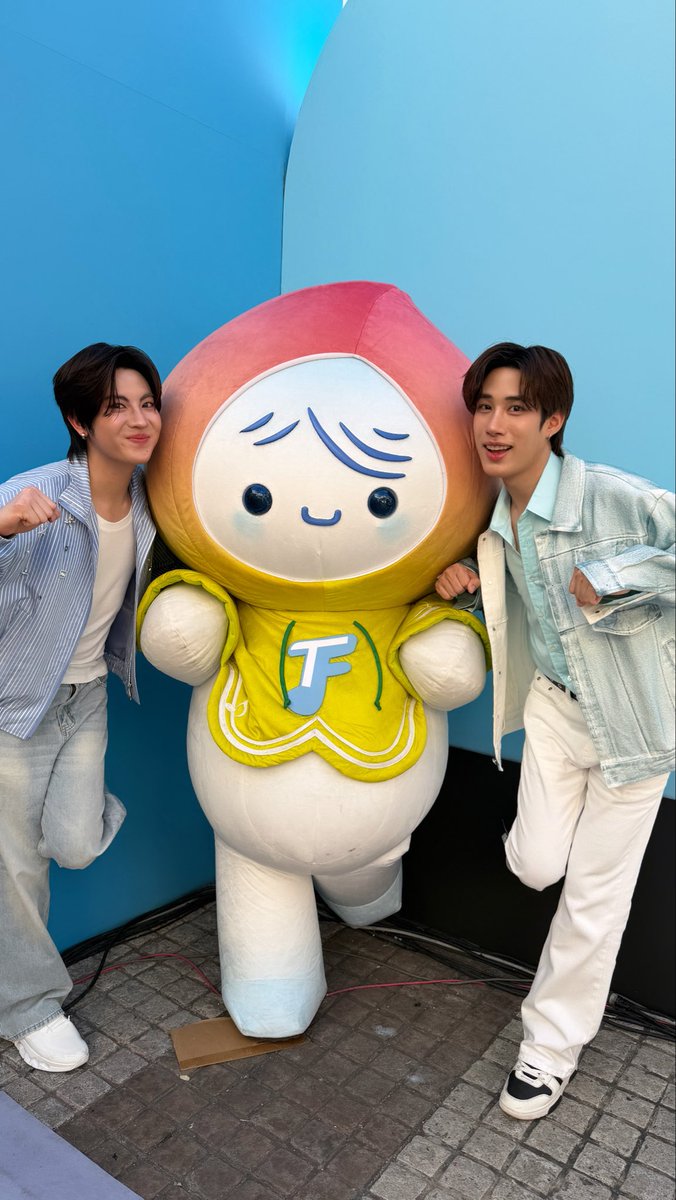 หนูๆพร้อมละค้าบบ

LA ROCHE POSAY X TLEFIRSTONE 
#EffaclarxTleFirstone