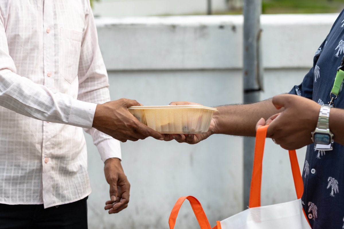 mmwmaldives's tweet photo. Not all connections need a device.
Some are built through compassion.
Some are delivered by hand.
Yesterday, meals reached those far from home — because when we connect with purpose, impact travels further. 🌙
#DonateAMeal #Ramadan2026 #MMWM
@Dhiraagu https://t.co/ip2tfjxyHZ