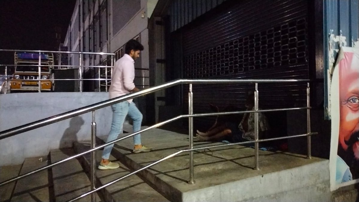 "மாதம் ஒரு நற்பணி சமூகத்திற்கு"*✨

என்ற கருத்தை முன்னிறுத்தி 

சேலம் வடக்கு மாவட்ட தலைமை-குழுமம் ❤️ சார்பாக

"26 வது மாத நற்பணியாக"

 "சாலையோர மக்களுக்கு உணவு வழங்கப்பட்டது "🙏🏻 #SalemNorthSFC <a href="/Suriya_AISFC/">All India Suriya Fans Club</a> <a href="/Hari_Socialist/">Hari™</a>  <a href="/Suriya_offl/">Suriya Sivakumar</a> ❤