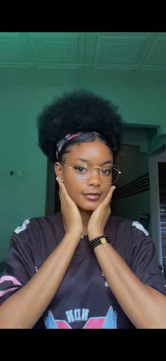 VictoriousBass1's tweet photo. 5 years of natural hair growth 🪮😩 https://t.co/SFRD2OGhcK