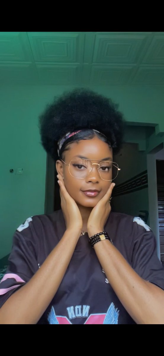 VictoriousBass1's tweet photo. 5 years of natural hair growth 🪮😩 https://t.co/SFRD2OGhcK