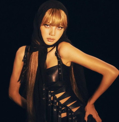 AboutMusicYT's tweet photo. Lisa teases a new solo album during her live. https://t.co/L24GFq6Vvm