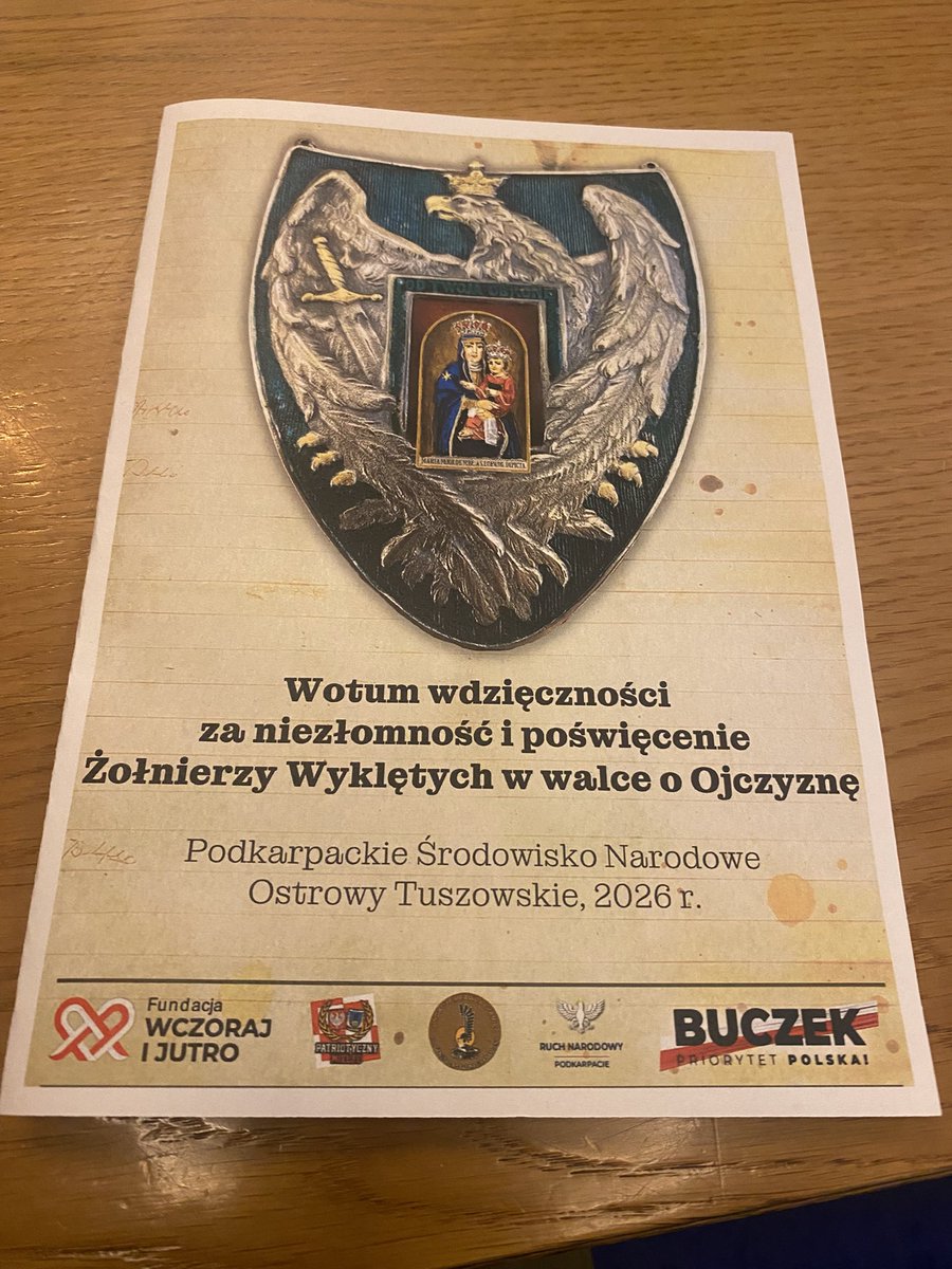 WCZORAJIJUTRO's tweet photo. ⛪️ Na dzisiejsze uroczystości ku czci Żołnierzy Wyklętych w Ostrowach Tuszowskich przygotowaliśmy okolicznościową broszurę.
☀️ Pogoda dopisuje, więc zapraszamy całe rodziny z 🇵🇱 flagami.

@PatriotycznyM @buczek_tomasz @RuchNarodowy https://t.co/JJ8c7WrD87