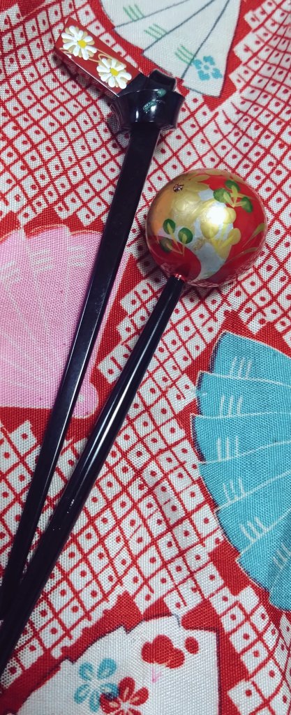 ずいぶん前に落としちゃった玉かんざし、てっぺんが折れちゃって