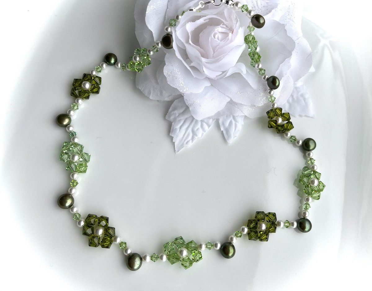 pearlysmith's tweet image. A touch of green bead sparkling sophistication for Mother’s Day - a gift to treasure - this one off beautiful quality Austrian crystal glass bead and freshwater pearl necklace angelasmith.co.uk/product-page/o… 
#UKGiftAM #shopindie
