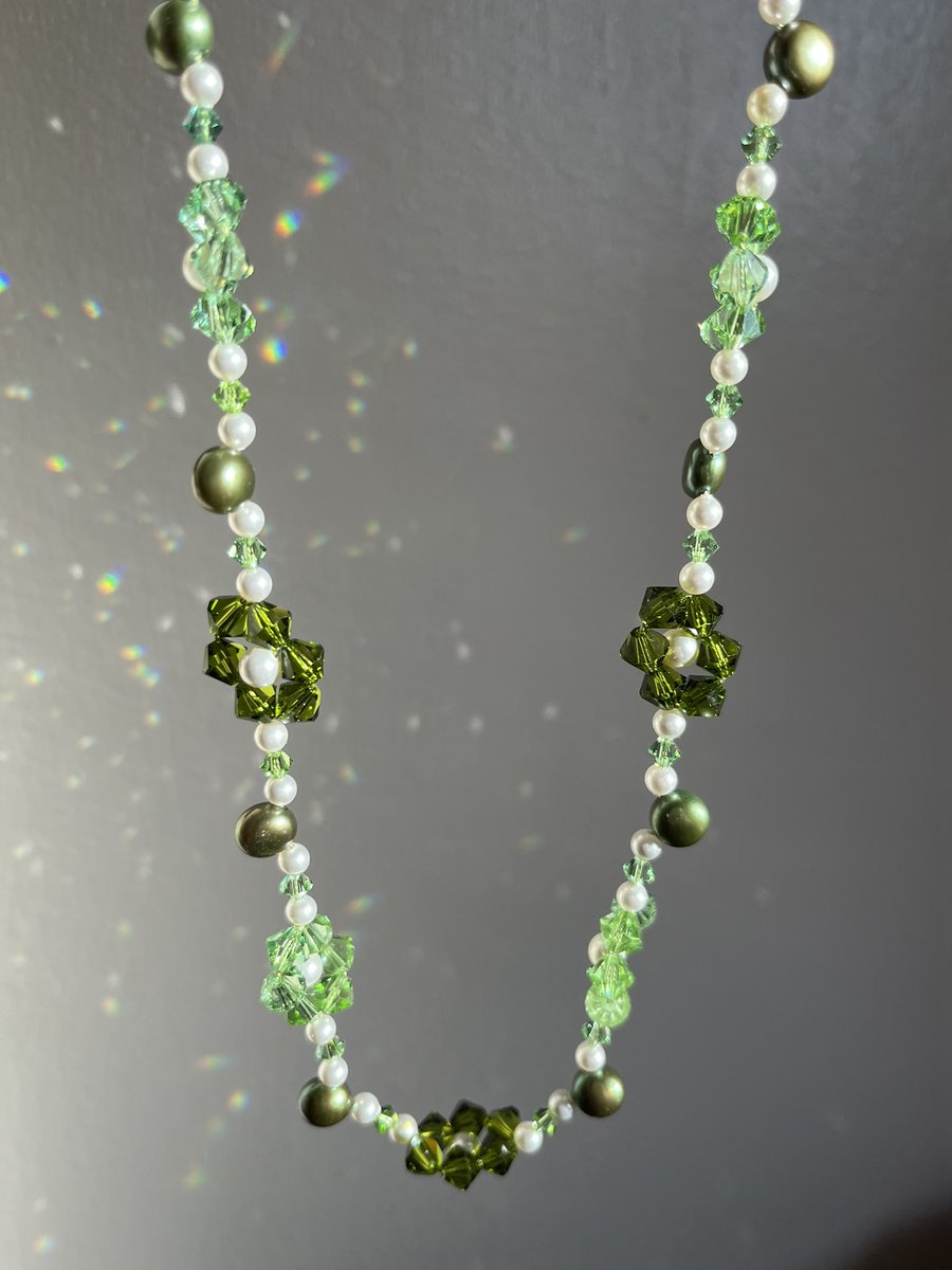pearlysmith's tweet image. A touch of green bead sparkling sophistication for Mother’s Day - a gift to treasure - this one off beautiful quality Austrian crystal glass bead and freshwater pearl necklace angelasmith.co.uk/product-page/o… 
#UKGiftAM #shopindie