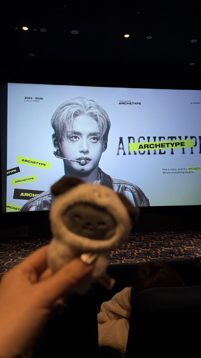 blackCandy1214's tweet photo. #ARCHETYPE_JIWOONG

별 거 아닌 2월의 마지막 날이 너무너무 행복했습니다🥹
2월두 우리 지웅이 주자🎶
무대위에서 3년동안 행복해하는 거 보니까
이젠 어쩔 수 없다,,, 김지웅 처하자 https://t.co/wNbH6lfZLu