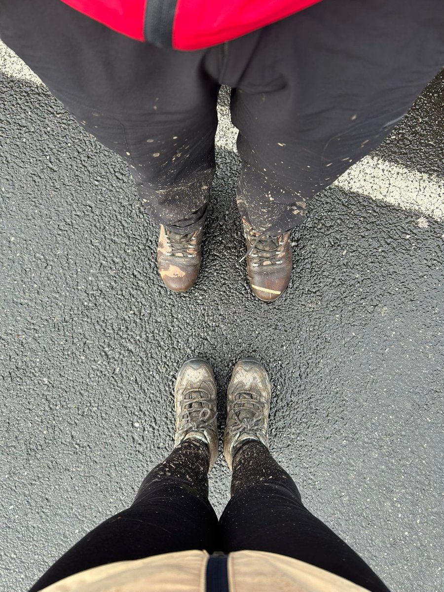AlexEveritt91's tweet photo. Near 11 mile hike to start the day 

Now home for a 
Shower 
Food 
Bevvie 
Football 
Smoke machine 
Bevvie 

In that order https://t.co/ReK8gsvykZ