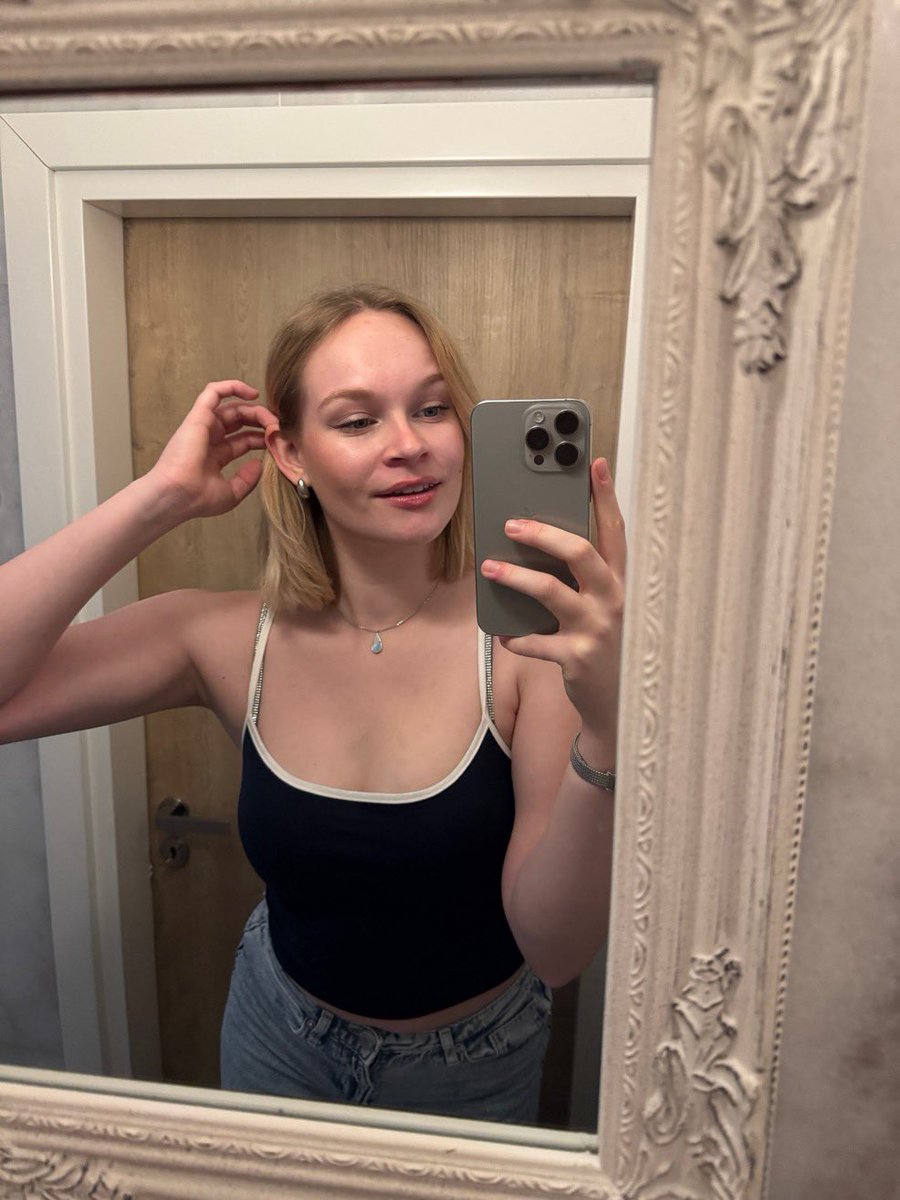 diehollylollly's tweet photo. Ich will doch einfach nur einen Mann, dem ich jeden Tag meine Outfit Bilder schicken kann😫 https://t.co/QjjBGJmqWM