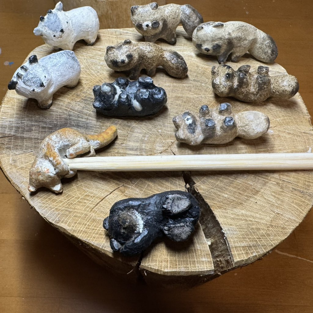 pchannel's tweet photo. はしおきを試作中です。
猫キックがお気に入りです🐈

#箸置き
#猫キック
#たぬき
#カモシカ
#ツキノワグマ
#pchannel https://t.co/IdRsFsow8q