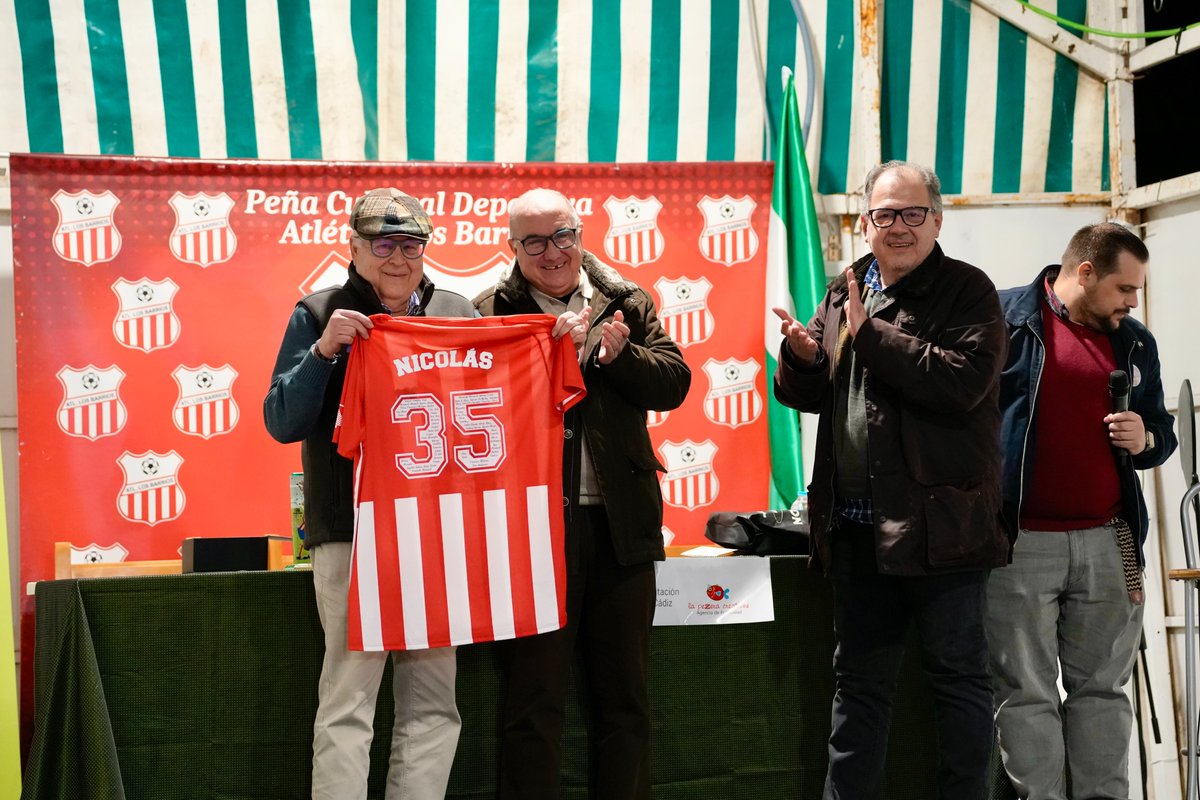 FOTOS | La Villa se llenó de coplas y color en la jornada carnavalesca de la Peña Atlético Los Barrios 
noticiasdelavilla.net/la-villa-se-ll…