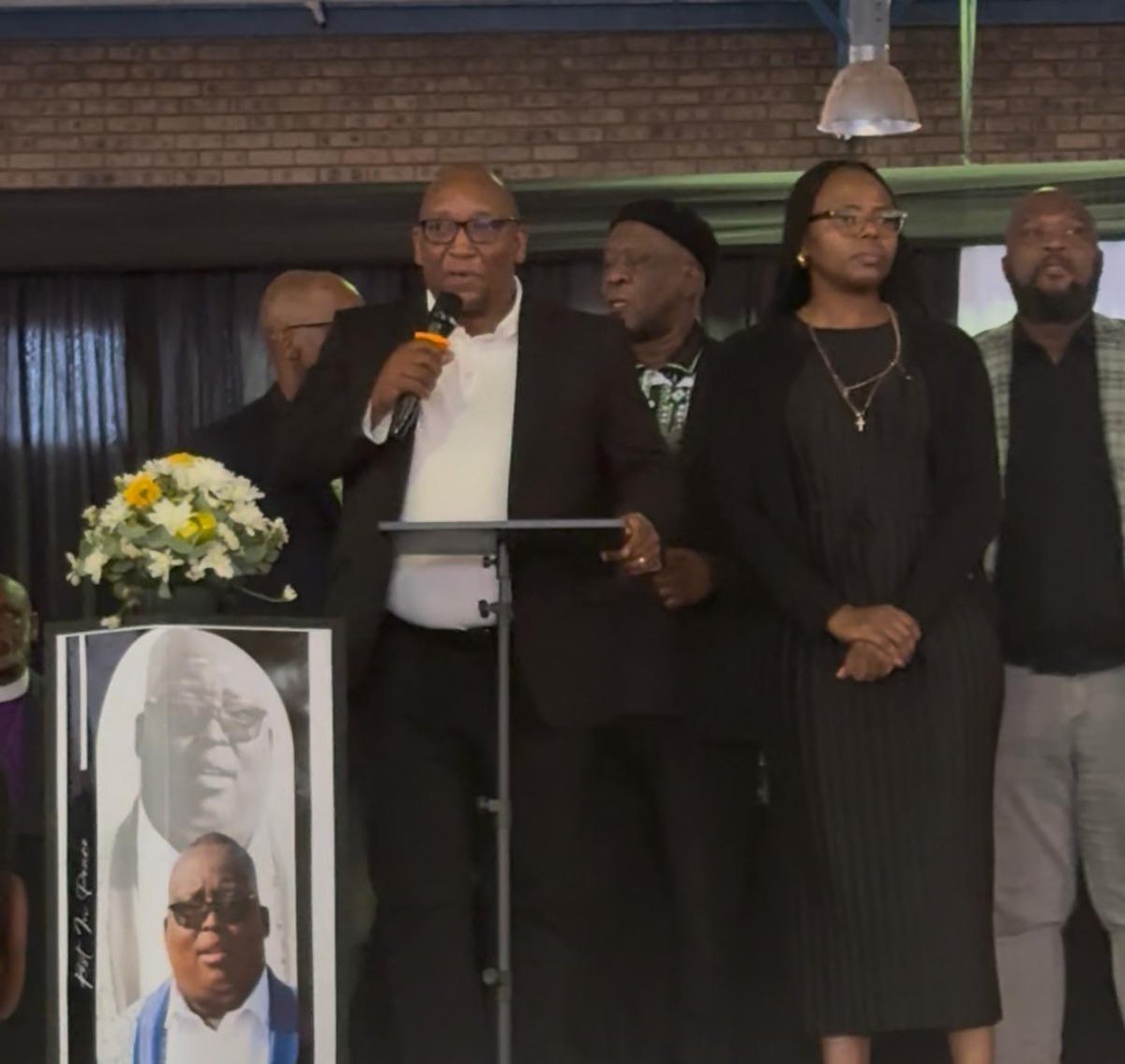 EvelynMondlana's tweet photo. [HAPPENING NOW] @ActionSA_GP joined mourners in Ratanda to celebrate the life of Webster “Poni Poni”; a committed activist, father and community builder who helped establish ActionSA in the Lesedi Region.

Etlela hi ku rhula, Force. https://t.co/aDwK0UL8EL