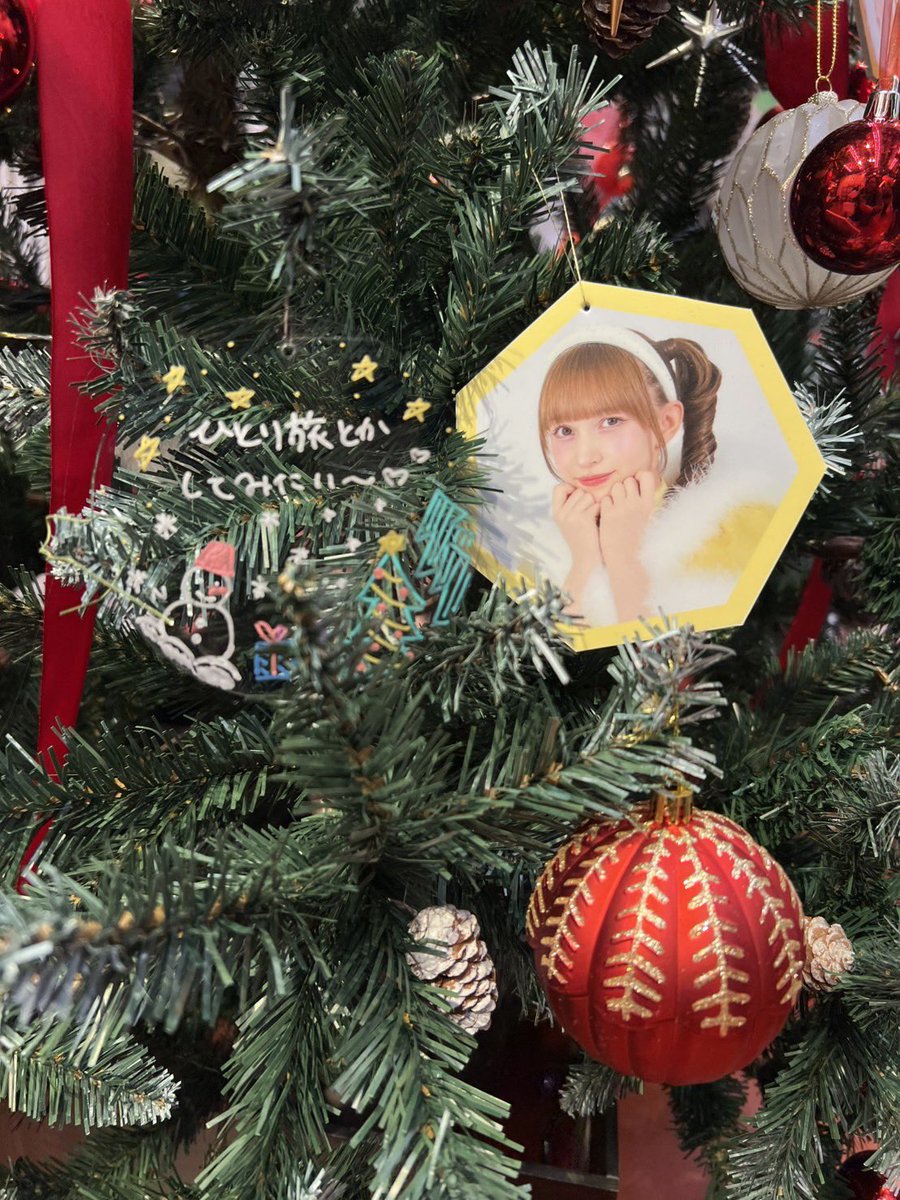 去年のパン屋さんのクリスマスツリーの写真見てて気付いちゃいました