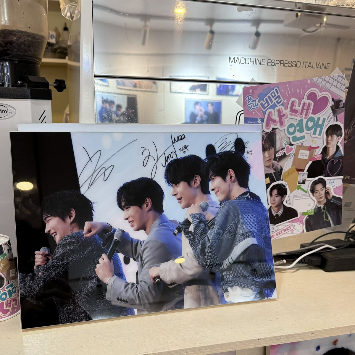 1st_SecretCafe's tweet photo. ˖ ࣪ .⌁ 𝙨𝙚𝙘𝙧𝙚𝙩 𝙧𝙚𝙡𝙖𝙩𝙞𝙤𝙣𝙨𝙝𝙞𝙥 𝟭𝙨𝙩 𝙖𝙣𝙣𝙞𝙫𝙚𝙧𝙨𝙖𝙧𝙮 𝙘𝙖𝙛𝙚 ⌁. ࣪ ˖

비밀사이 1주년 카페가 종료되었습니다-!
이틀 동안 방문해주셔서 감사합니다🥰

#쉿_비밀사내연애
#비밀사이_1주년_계속해서비밀사이
#김준서 #차선형 #차정우 #김호영 https://t.co/moGZBGy53z