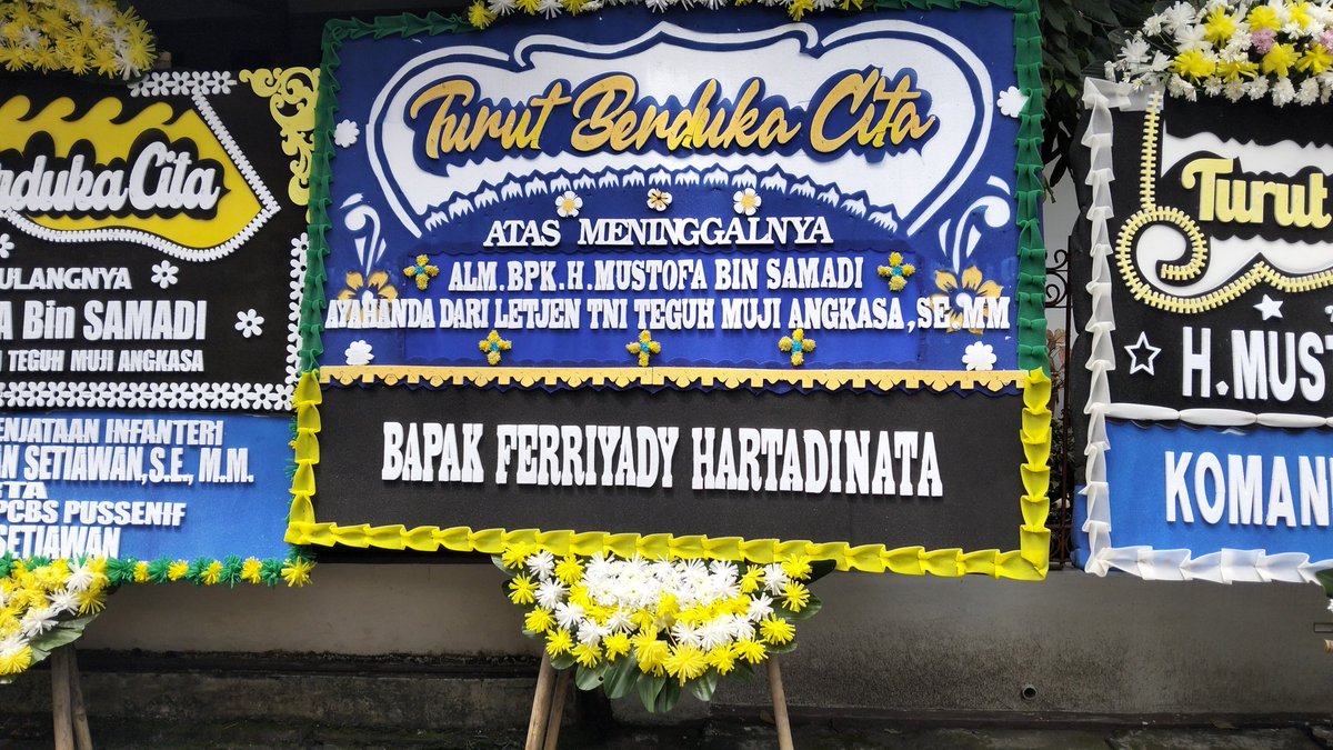 bossconverse's tweet photo. Claryssa florist spesialis karangan bunga https://t.co/P71ymx6NWX