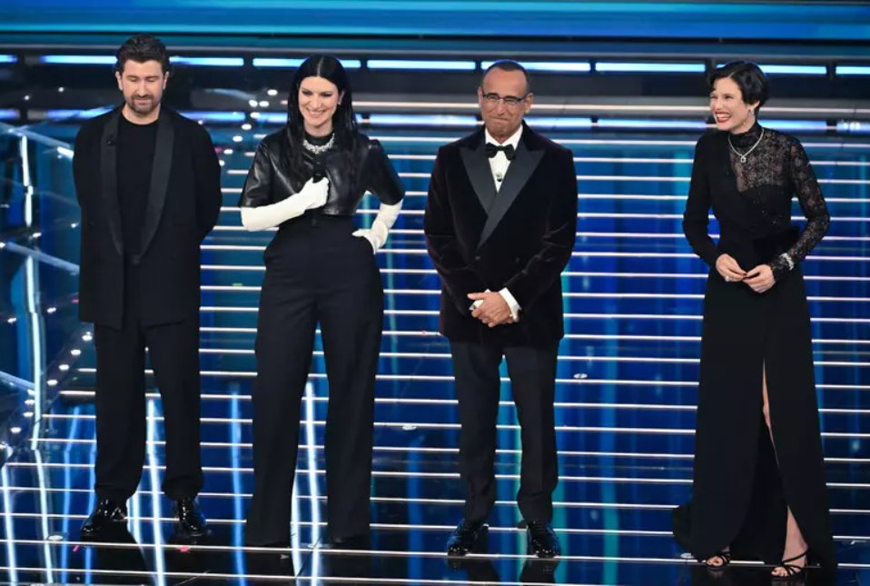 Ottimo risultato per la quarta serata di #Sanremo2026 con 10,8 mln di spettatori e il 65,6% di share. La serata delle cover si conferma tra le più amate dal pubblico, consolidando il trend positivo di questa edizione. Un saluto agli avvoltoi che parlavano di flop. #AscoltiTv