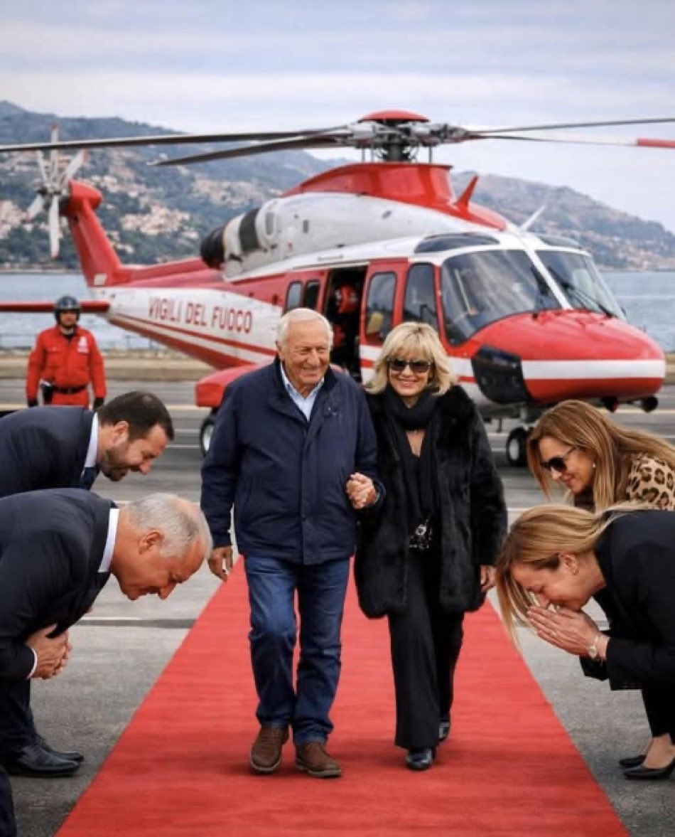 mikelelzz's tweet image. Planando sopra boschi di braccia tese

#Mogol