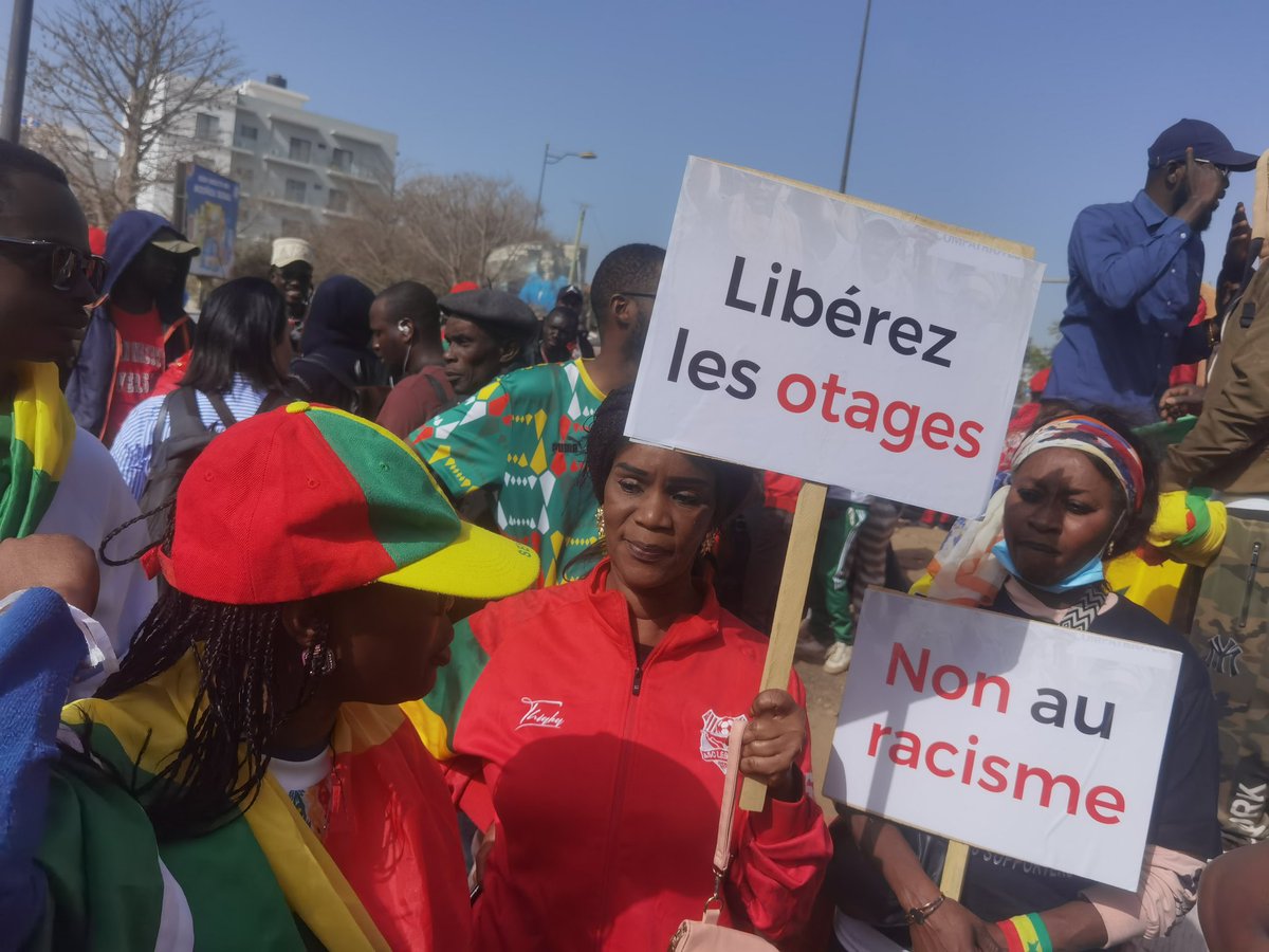 NdaoEli's tweet photo. 🇸🇳Marche ce samedi à Dakar pour réclamer la libération des 18 supporters sénégalais détenus, emprisonnés et condamnés par le Maroc suite aux incidents de la finale de la Coupe d'Afrique des Nations le 18 janvier. https://t.co/MxIrWjQM4i