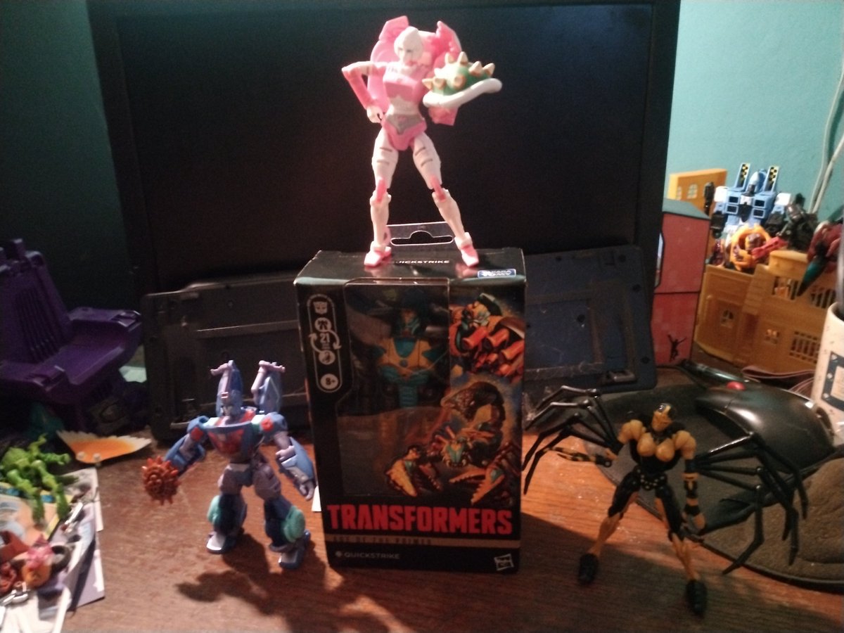 Fizzpatrick14's tweet photo. Well this is certainly a figure I didn't expect to end up in the collection this soon. Age of the Primes Wave 4 Quickstrike for only 15 Megabucks with discounts yeehaw! https://t.co/5ImkP6leF8