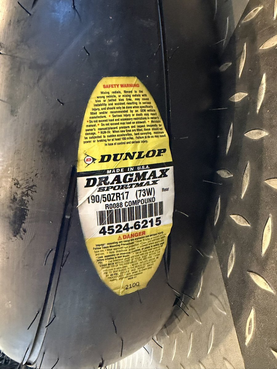 Nagaken8899's tweet photo. 本日はここに来ました🤩
Newタイヤに交換
#DRAGMAX
#クラスフォーエンジニアリング
#JDSTER #R1M https://t.co/n3Amw3mrqF