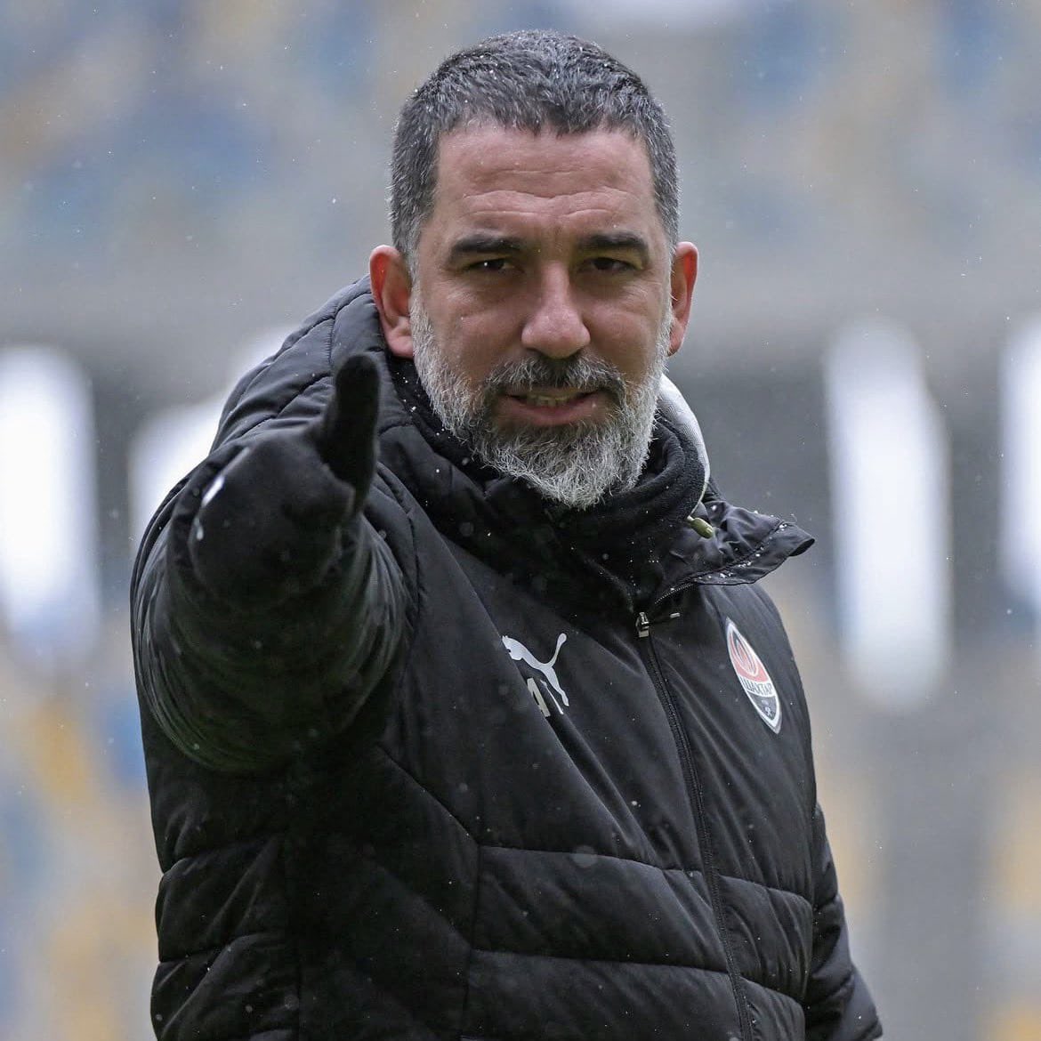 Limontepeliler's tweet photo. 🗣️ Onursal Başkanımız Mehmet Sepil: 

"Arda Turan hepimizin sevdiği bir futbol adamı. O da Göztepe ve taraftarımızı çok seviyor. İsyan Marşımızı söyleyen biri. Biz Göztepe olarak kendisini burada ağırlamaktan mutluluk duyarız."

#Göztepe #Limontepeliler https://t.co/hMye1i3X2C