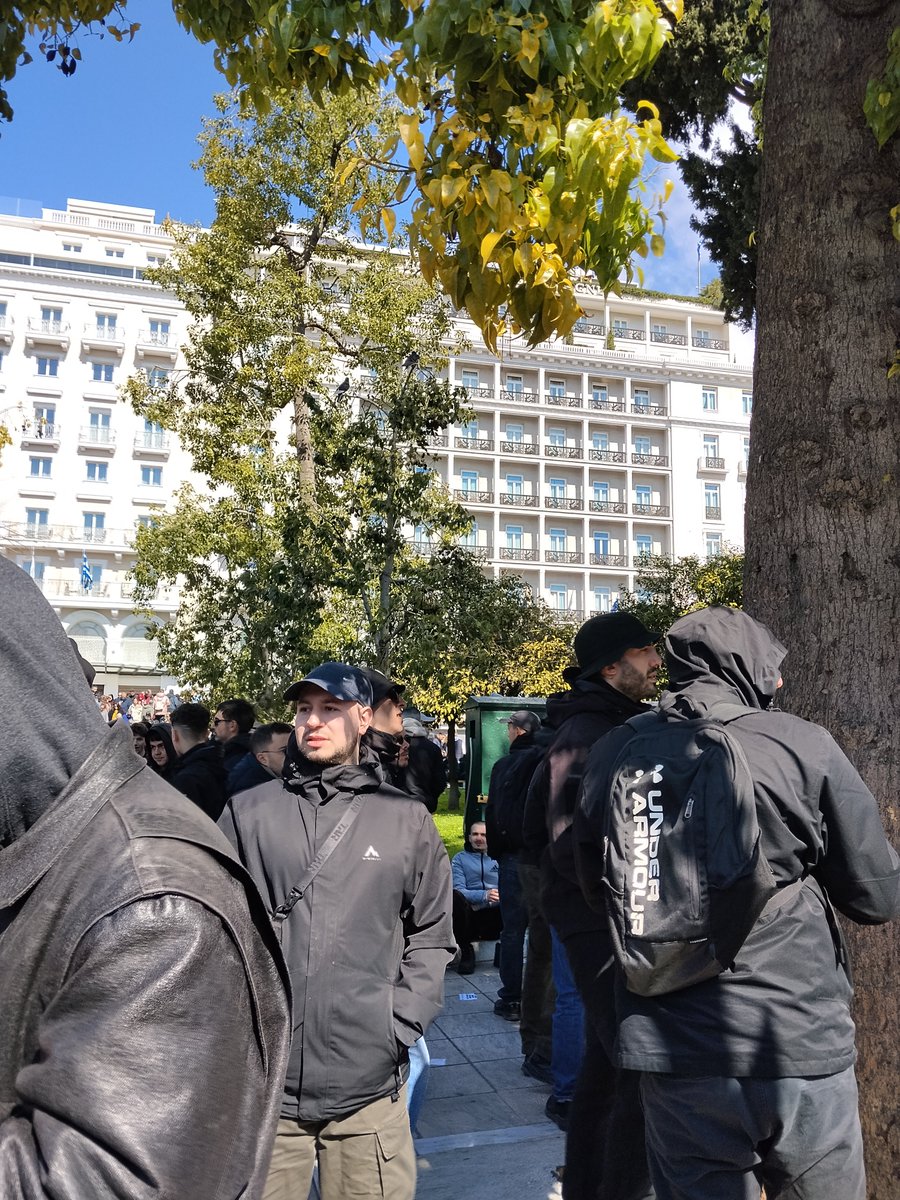 Μεσα;Εξω; tweet media