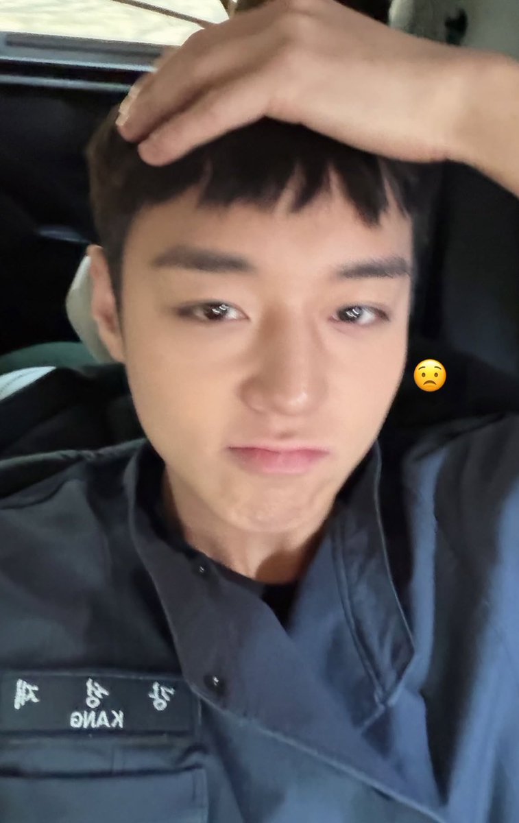 okuma__'s tweet photo. 군인콤 https://t.co/kKvj0Z3BVN
