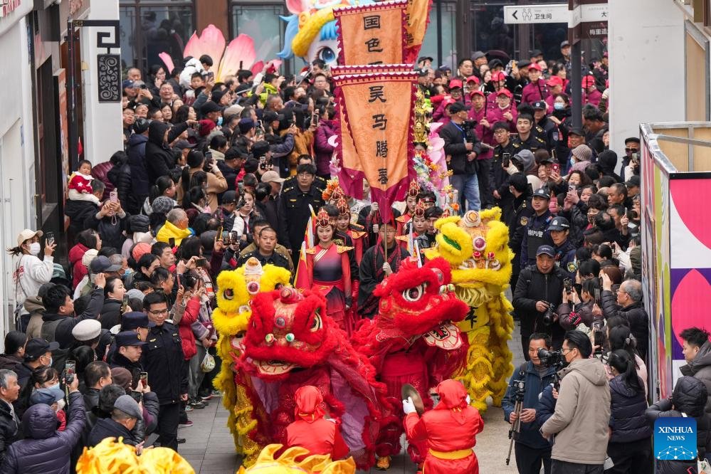 caredgitz's tweet photo. Traditional drum beats, lion dances and intangible heritage parades drew huge crowds in Wuxi’s Meili Ancient Town, celebrating Spring Festival folk traditions and boosting local cultural markets. #TempleFair #CulturalHeritage #SpringFestival https://t.co/Pc5eP7mhhP