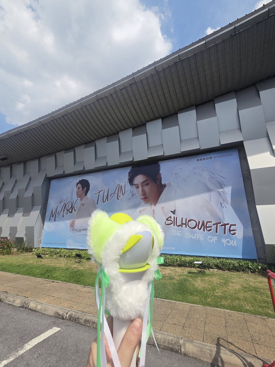 MarkMaungHom's tweet photo. #MarkTuanTheShapeOfYou_BKKD1 https://t.co/K6gZByfdX1