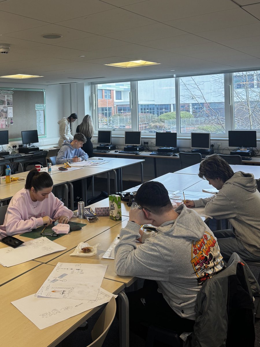 Mrs Nelson📚🔨💡 tweet media