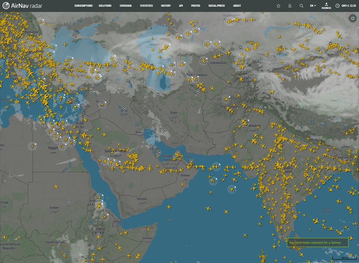 airwaysmagazine's tweet photo. 🔴 The live air traffic situation over the Middle East. Major international carriers have significantly adjusted their operations to bypass Iranian and regional airspace, following escalating military tensions and intermittent airspace closures. https://t.co/L1owYWSoFL