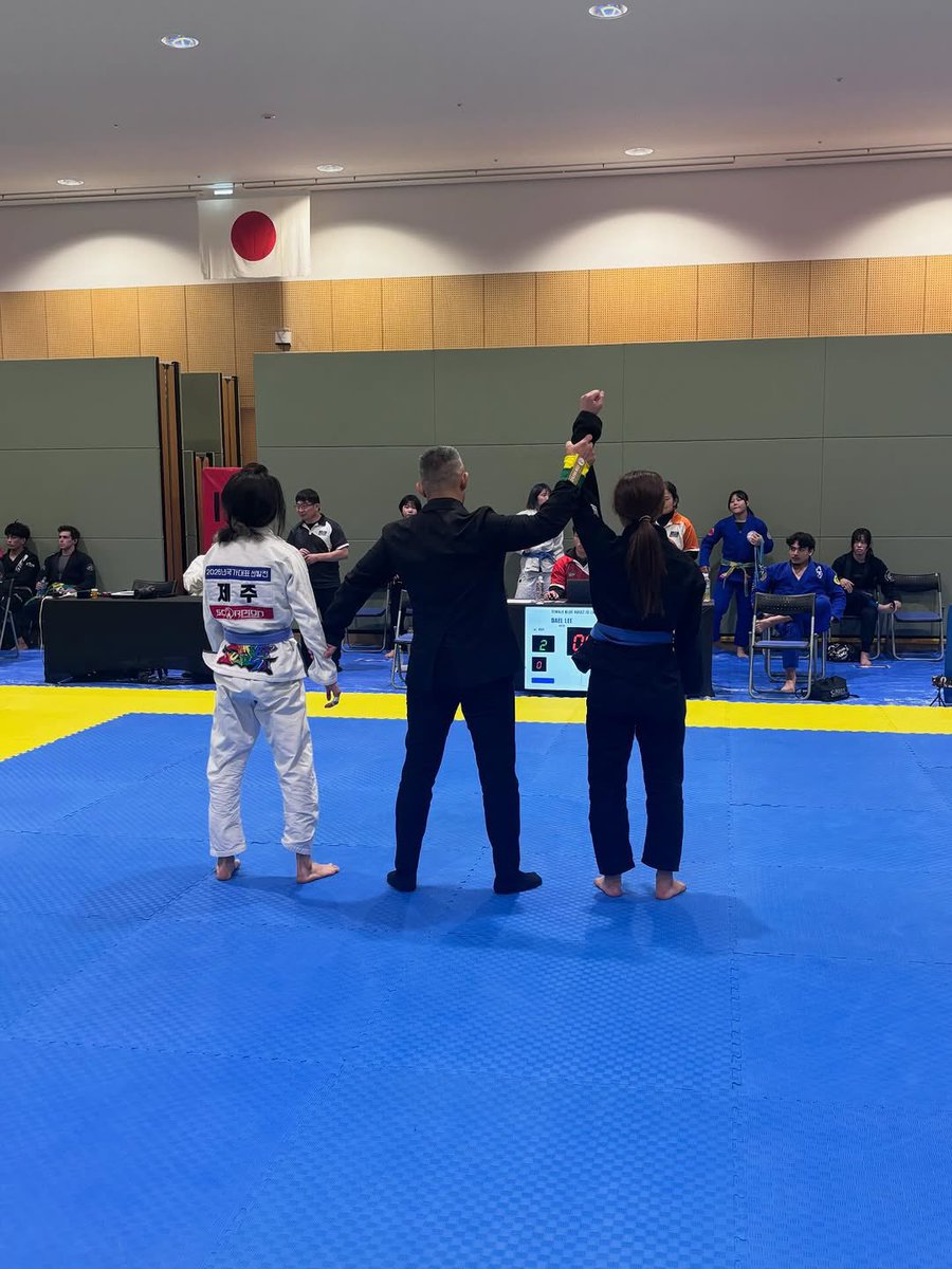 2026年一発目の試合！
⁡
優勝しました🏆✨
⁡
今年からは練習少し変えたのと、
きついスパーリングを沢山やったので、
それがちゃんと結果にでました！

そして何よりセコンドの先生方が心強くて、
的確な指示のお陰で取れたメダルです🥇
ほんとに感謝です🙇‍♀️

また次も頑張ります💪