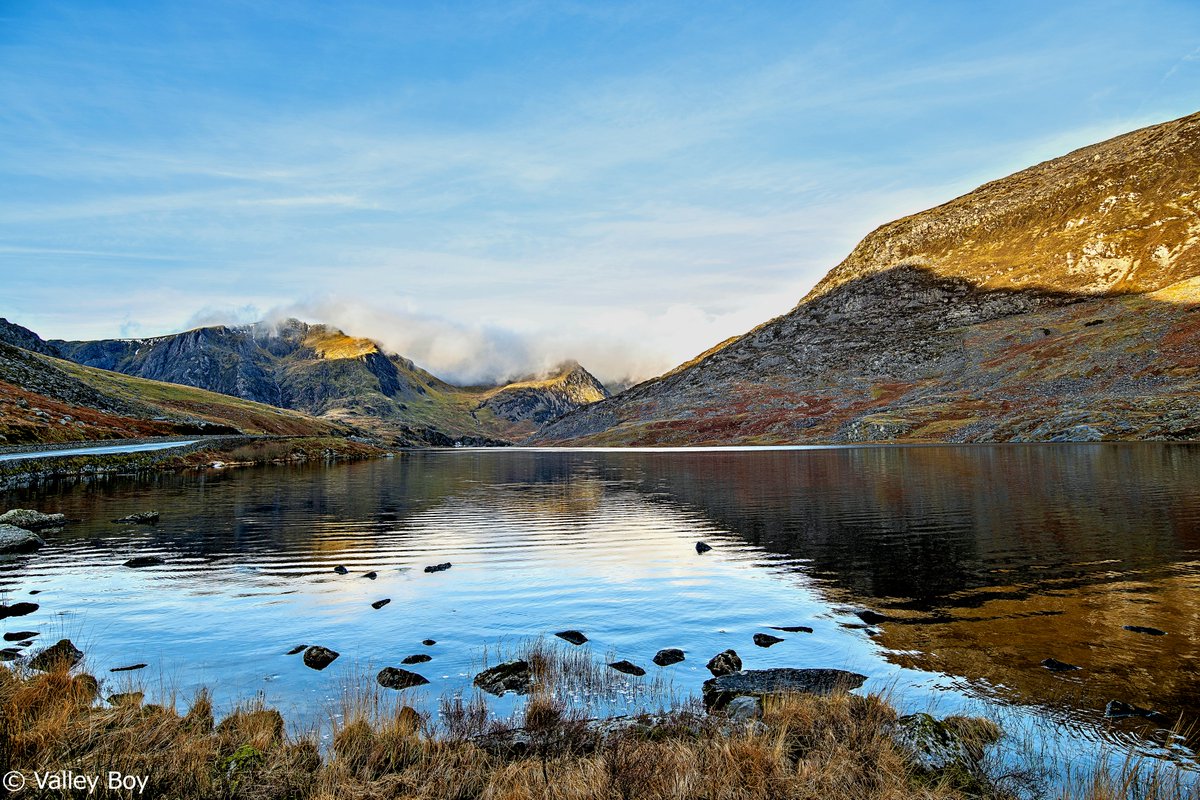 BJRoberts's tweet photo. A lush southerly view along Bethesda's Llyn Ogwen in February, between Eryri's Glyderau and Carneddau ranges. @Ruth_ITV @ItsYourWales @NWalesSocial @northwaleslive @northwalescom @AllThingsCymru #Eryri #Bethesda #GlyderauandCarneddau #LlynOgwen #SoutherlyView #LateFebruary #Wales https://t.co/yIbbPfCrMR