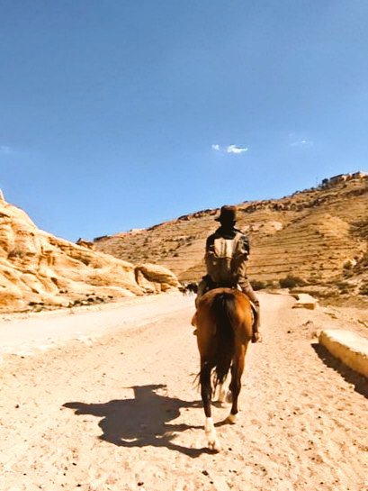 本日、無事に帰国しました！

聖杯を手に入れることはできませんでしたが、私はこの旅を通じて"光"を得ました

奇しくも映画と同じ結末ですね笑

冒険を見守ってくださった皆様、ありがとうございました！！

#インディジョーンズ
#IndianaJones 
#最後の聖戦