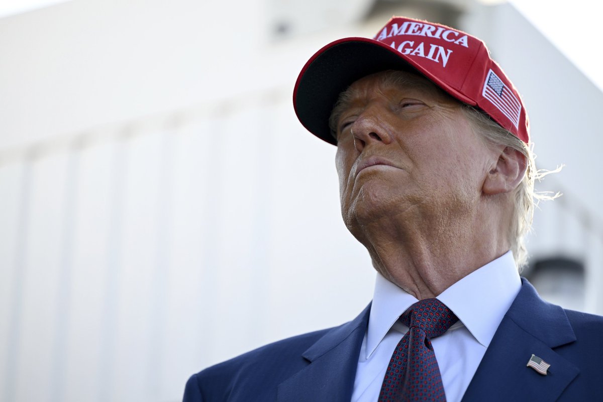 XTatatatam's tweet photo. Por qué Trump siempre ataca sus objetivos en fin de semana?
Es cálculo frío. Entre otras razones, atacar cuando los mercados están cerrados evita pánico instantáneo. Gana 36–48 horas para construir narrativa. Permite coordinar mensajes con bancos centrales y aliados. https://t.co/bfkVSEoipe